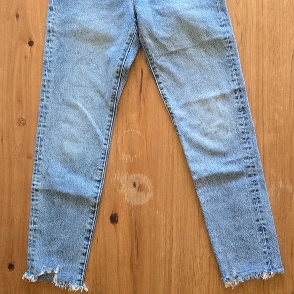 Levi’s Wedgie Straight Jeans | Size 24 | Raw Hem High Rise Vintage Wash - Picture 8 of 9